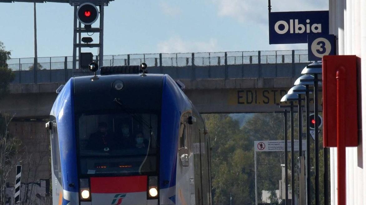I binari arriveranno in aeroporto e a Cala Moresca