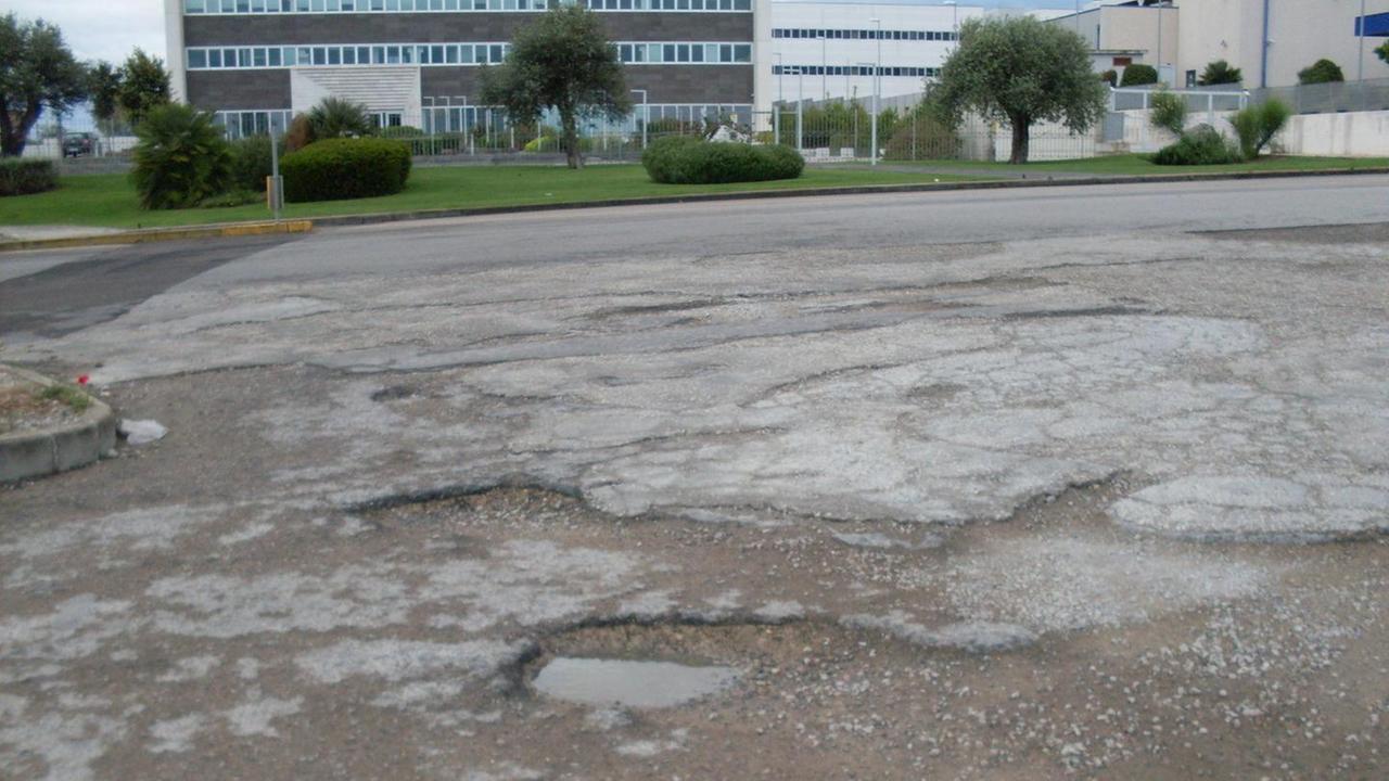 Predda Niedda lavori alla rotatoria del mercato