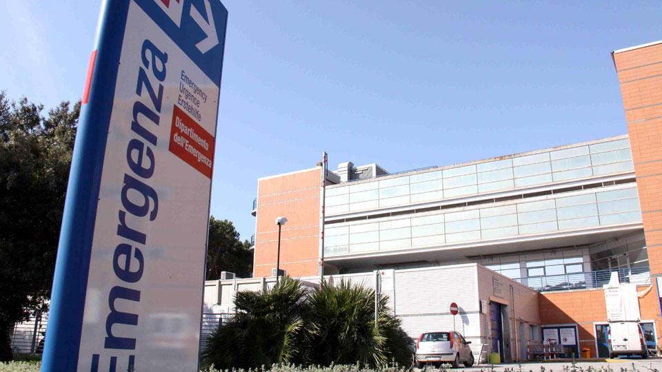Tre dipendenti positivi al bar dell’ospedale Versilia: «Tutti isolati e il locale è stato sanificato»