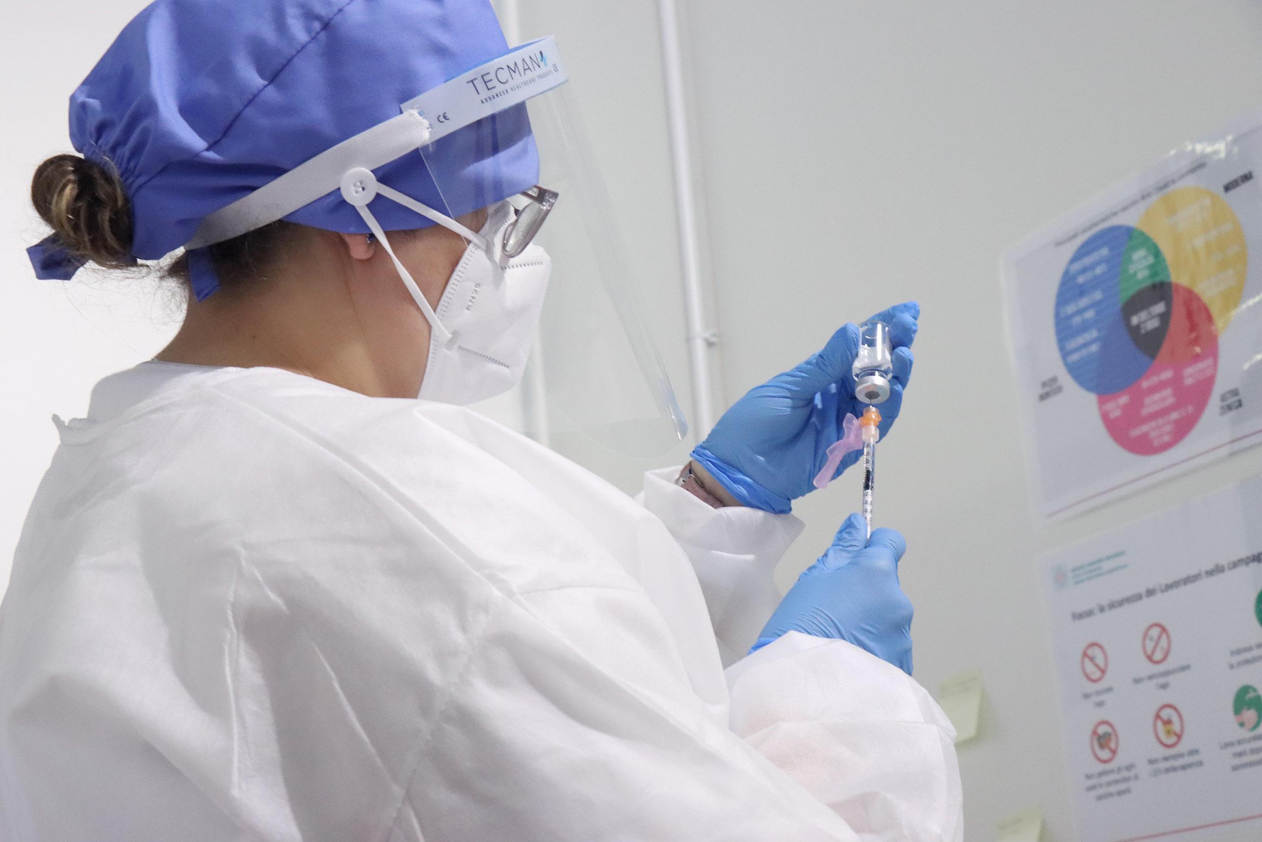 Vaccinazioni, è boom soprattutto per le terze dosi