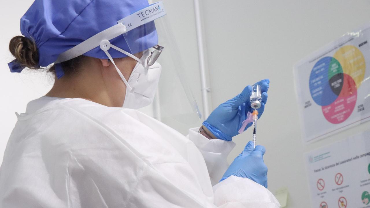 Vaccinazioni, è boom soprattutto per le terze dosi