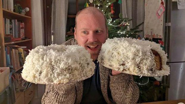 Non è Natale senza la torta di Tom Cruise