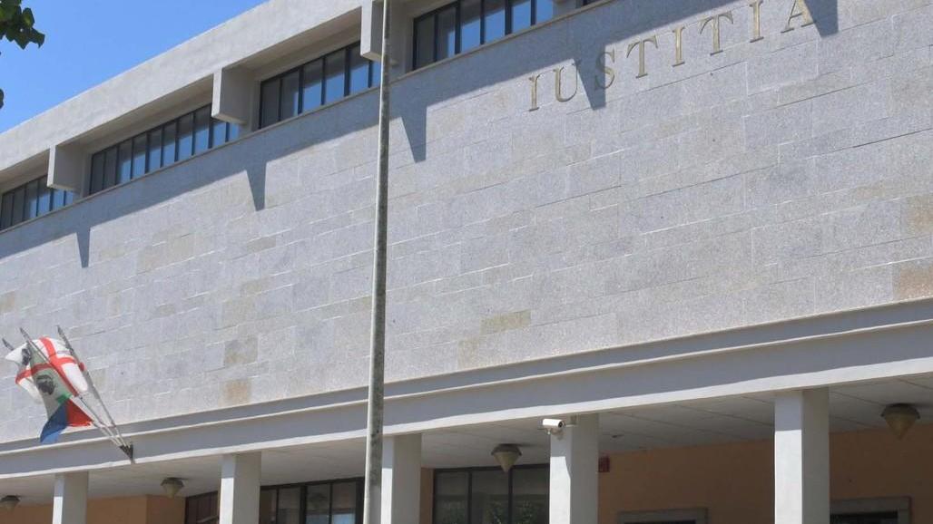 Armi, droga, assalti ai portavalori in Gallura e Baronia: a giudizio 34 persone