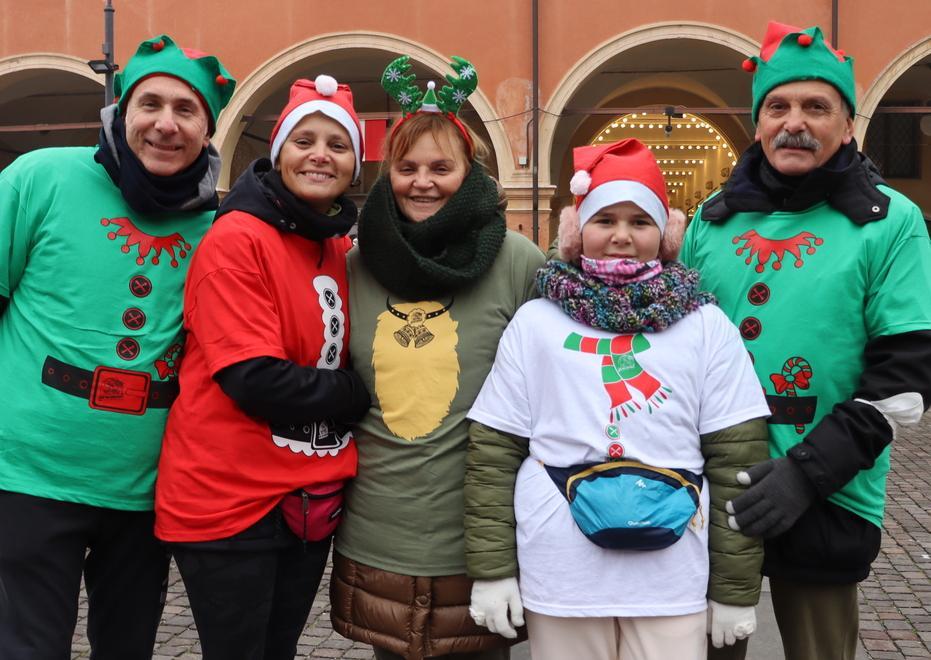 Sassuolo. La carica di elfi e Babbi Natale per la corsa della solidarietà 