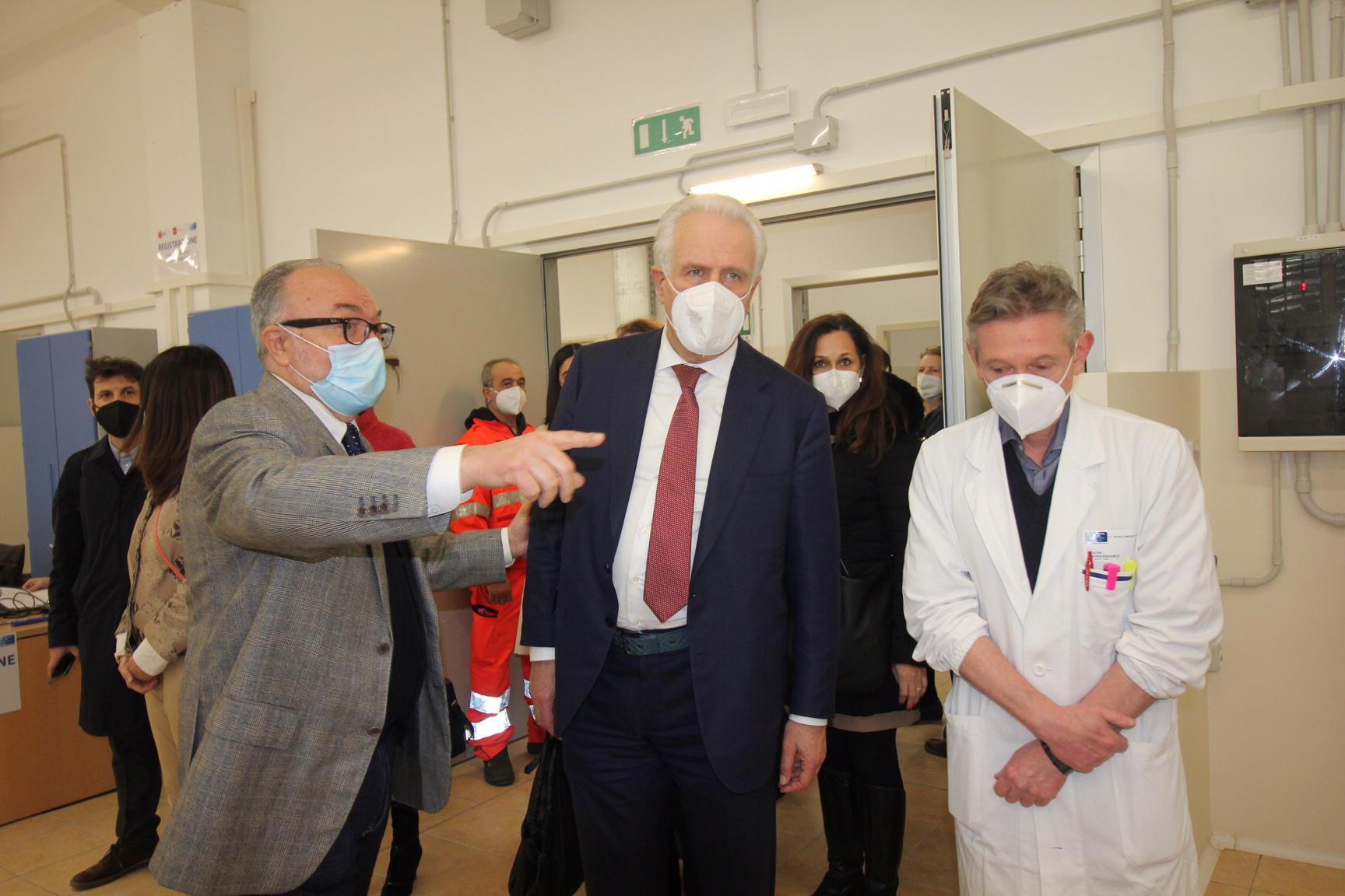 Il direttore Paolo Morello Marchese col presidente Giani e il dottor Alessandro Farsi