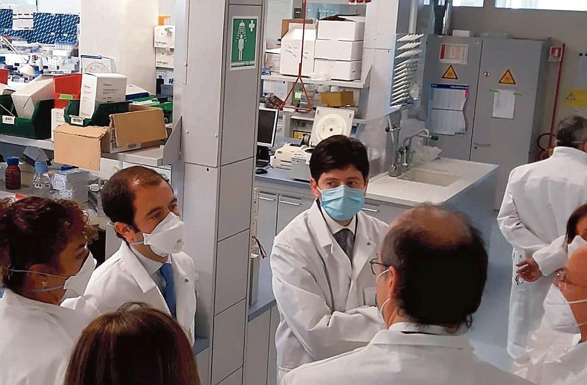 Speranza replica ai no-vax: "Siamo a 105 milioni di dosi"