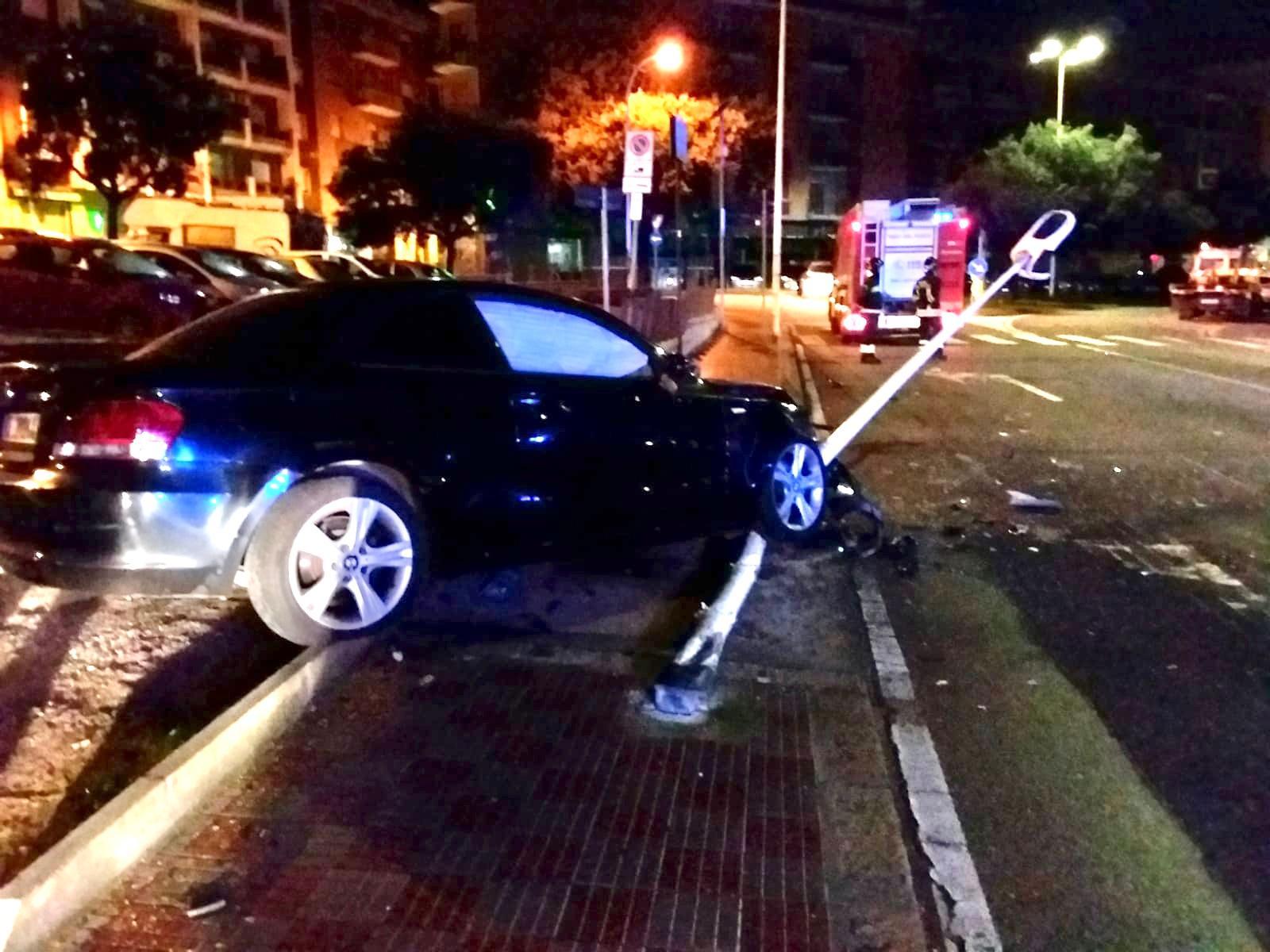 L'incidente avvenuto nella notte (foto Mario Rosas)