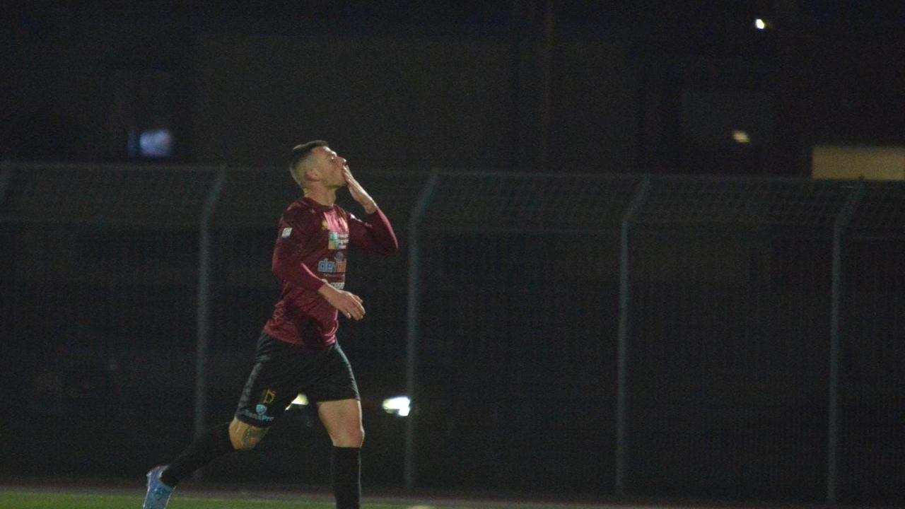 Il bomber Magnaghi dopo il momentaneo 1-0 segnato al 46' del primo tempo
