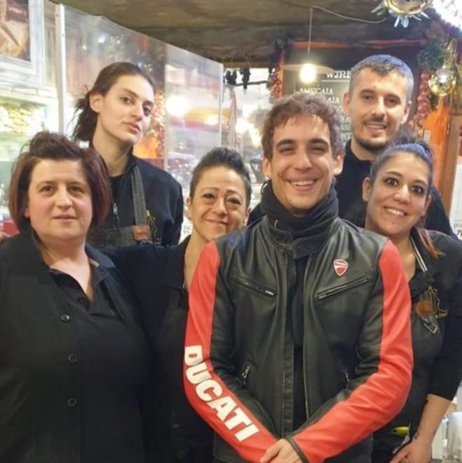 L’attore Miguel Herrán in visita a Volterra