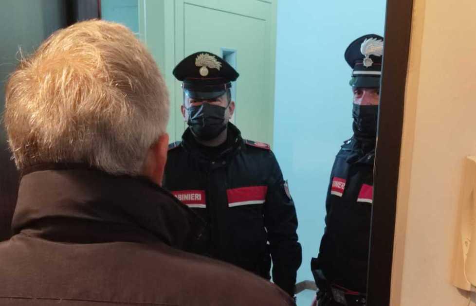 «Non avete pagato il gas» E spilla soldi a due anziani 