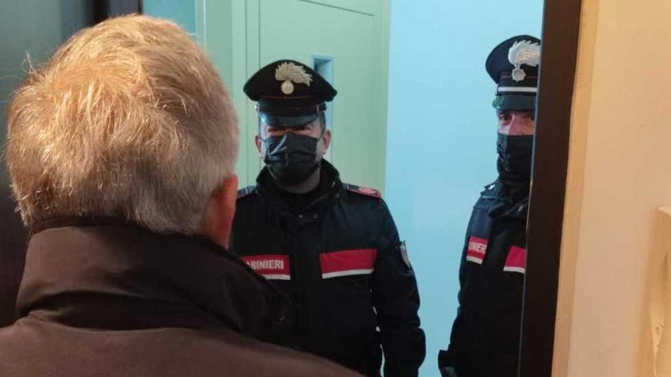 «Non avete pagato il gas» E spilla soldi a due anziani