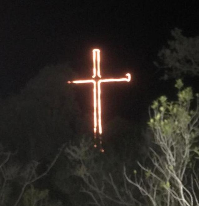 Di nuovo illuminata la Croce santa di Zuccale