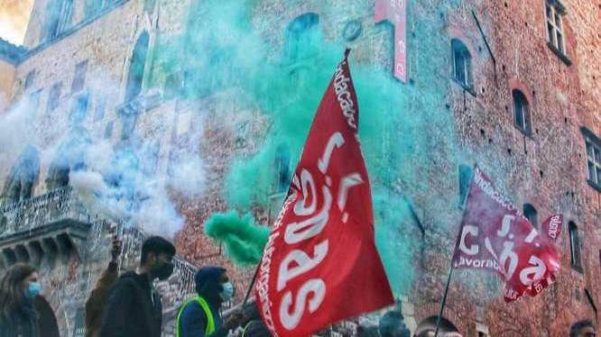 «Biffoni devi chiedere scusa» L’ira degli ex operai Texprint