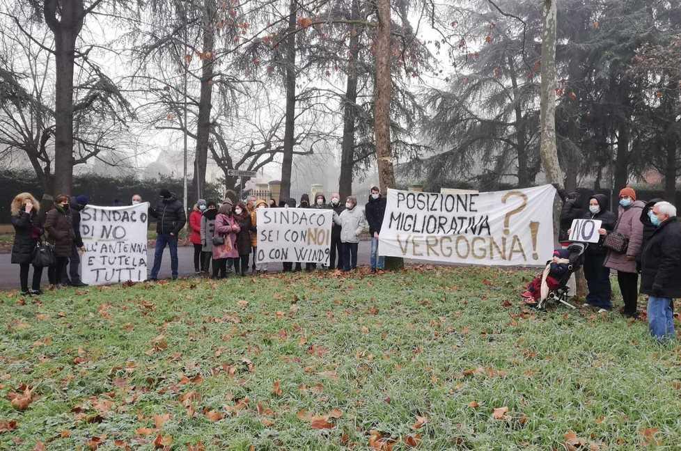 Via Gozzano insorge «Sindaco vieni qui» 