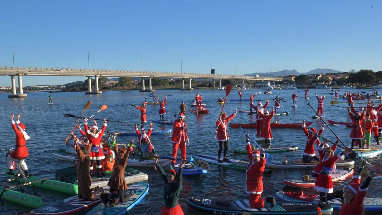 I Babbi Natale ora arrivano dal mare