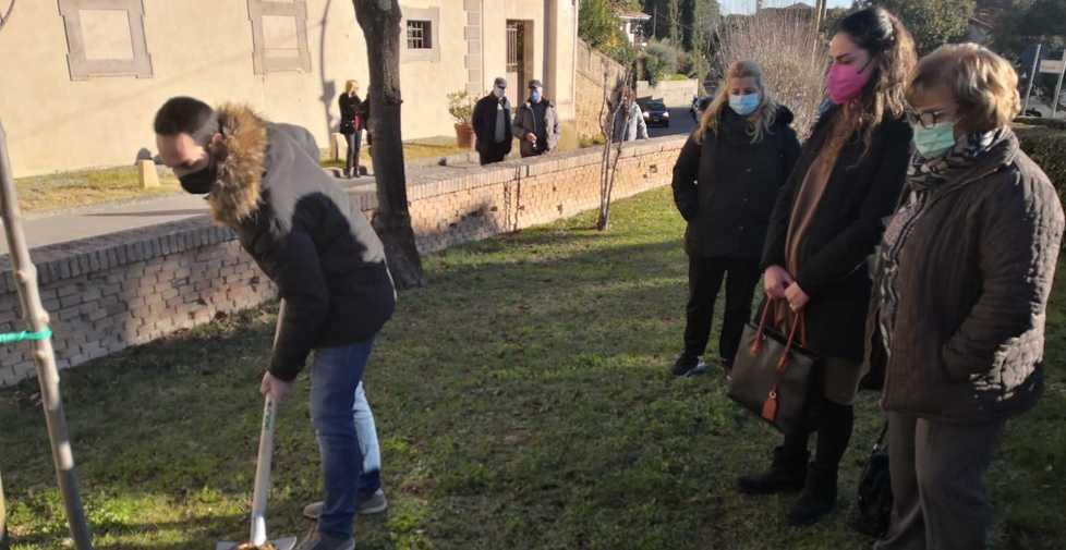 Quattro alberi, un monito: «Tramandare ai giovani il dolore di quella strage» 