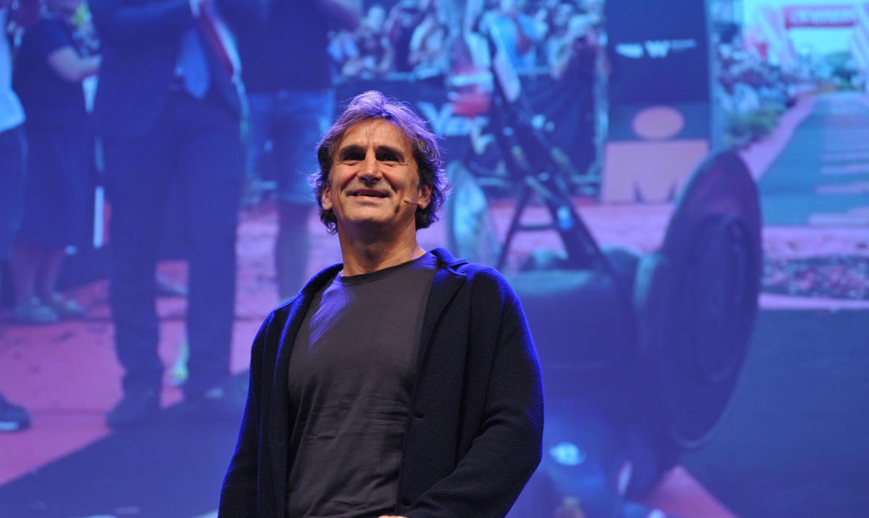 Alex Zanardi è tornato a casa, la moglie: "Un vero combattente, stare qui gli darà forza"