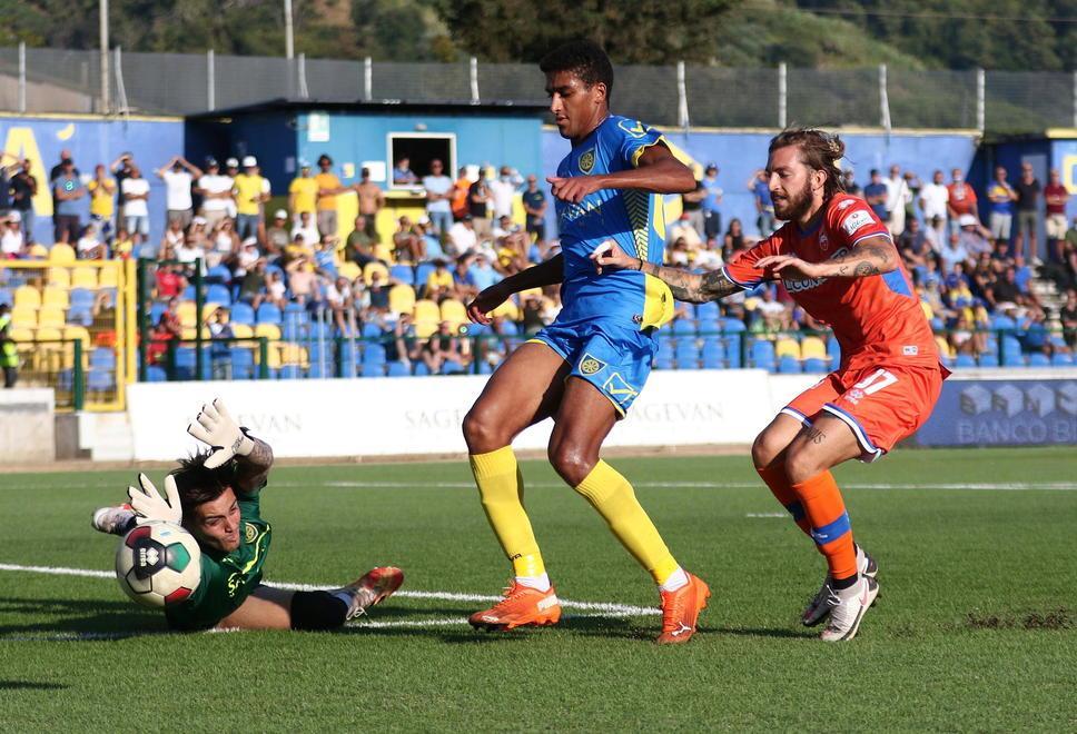 Carrarese, basta il pareggio a Viterbo per restare agganciati al treno playoff 