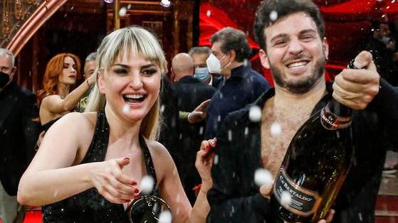 Arisa e Coppola trionfano a “Ballando con le stelle”