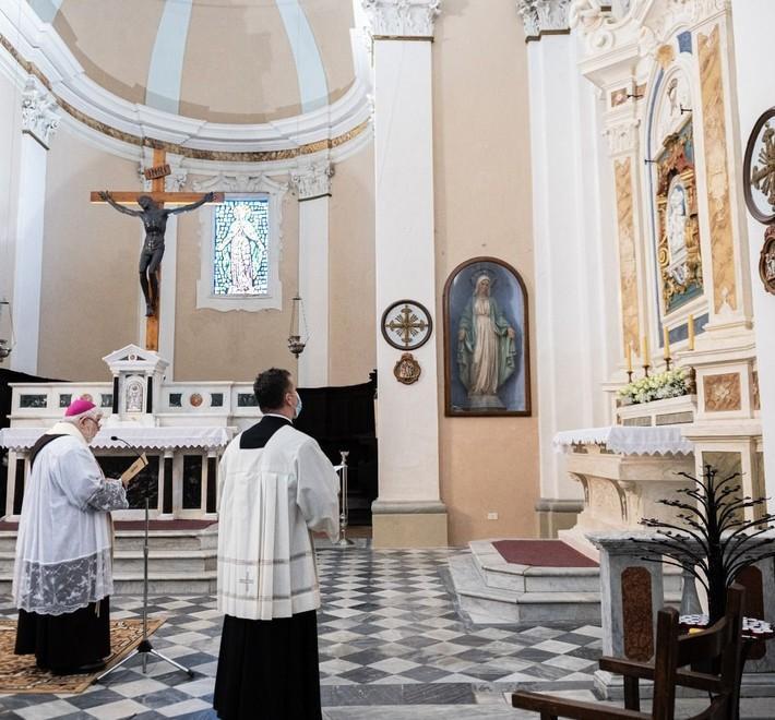 La Madonna con l’Uccellino è tornata a casa La gioia dei fedeli e i ringraziamenti all’Arma