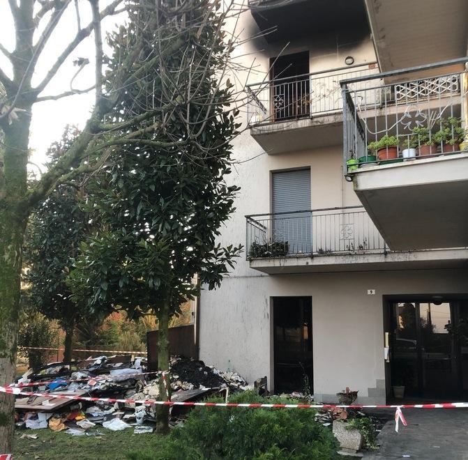 Cavezzo. Palazzina inagibile dopo il rogo, Natale da sfollati 