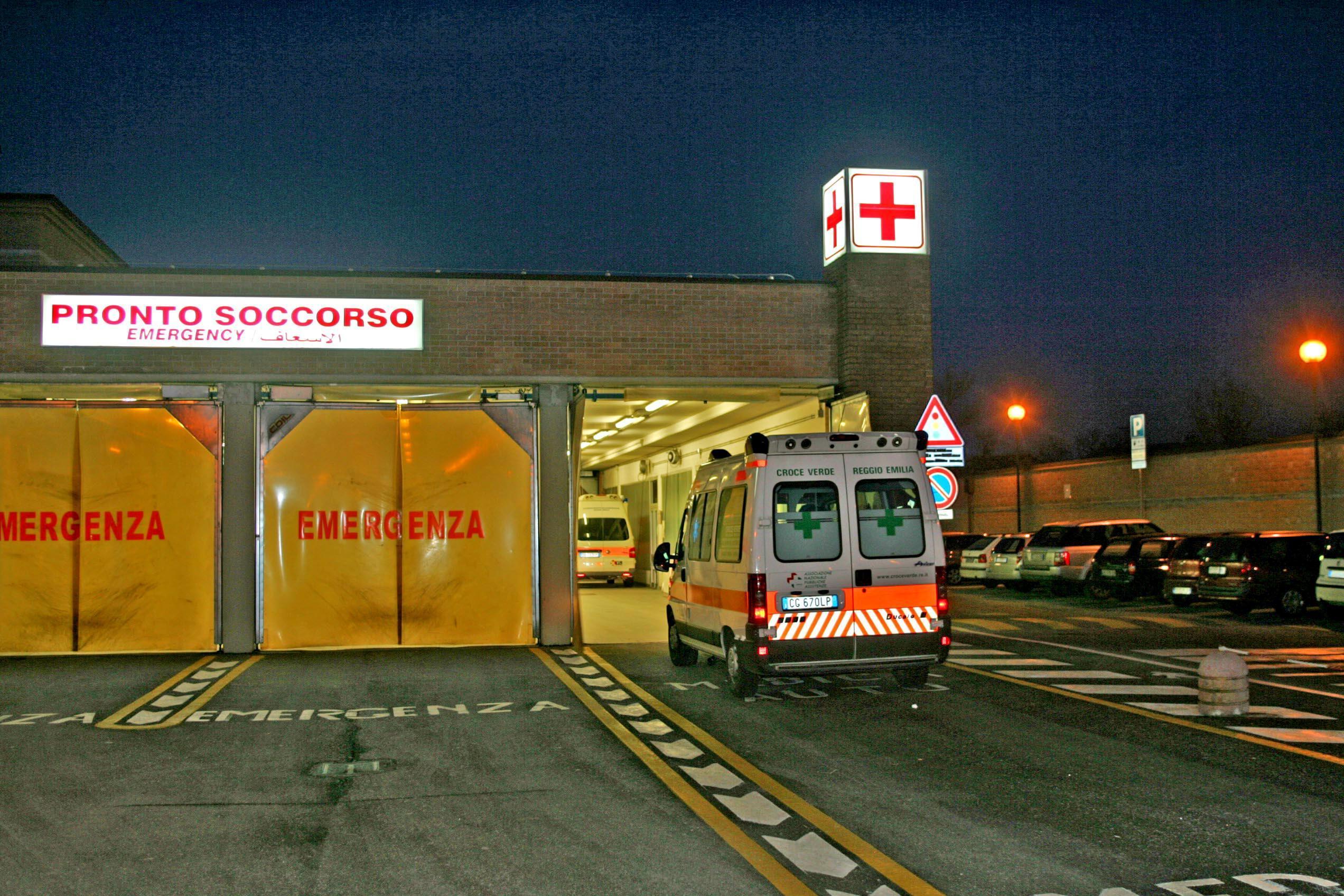 Reggio Emilia, cade con il monopattino: grave un 27enne
