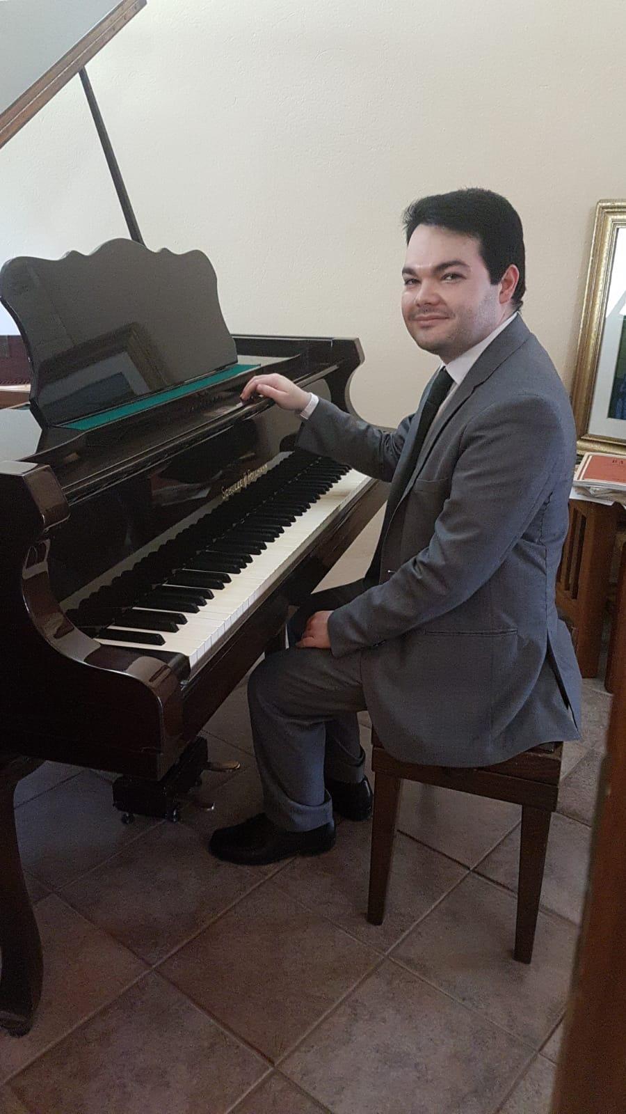 Samuele Cannas al pianoforte
