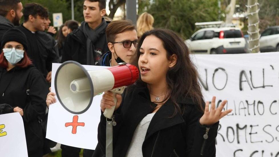 Duecento studenti dicono no alla fusione, Zini non cambia idea: «Il futuro è quello»