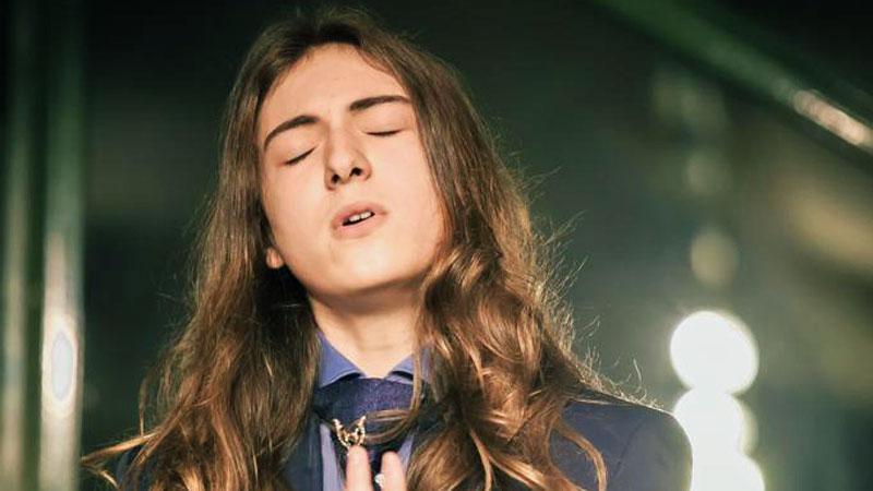 Nicholas Ceragioli durante un’esibizione