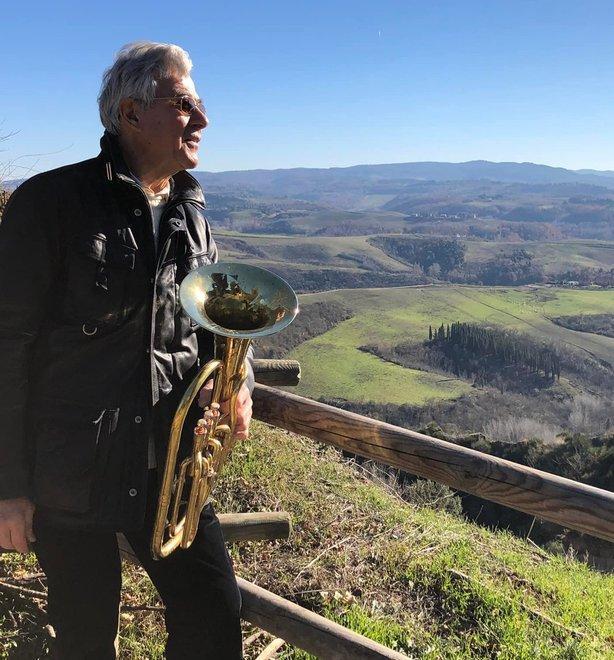Le serenate romantiche a Toiano, primo amore con il flicorno della banda