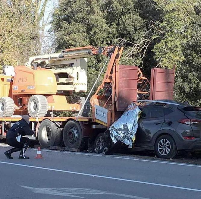 Indagato per omicidio colposo stradale l’autista del camion lasciato in sosta