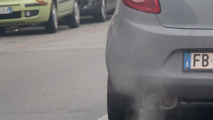 Polveri sottili oltre i limiti, i sindaci chiedono di ridurre l’uso delle auto