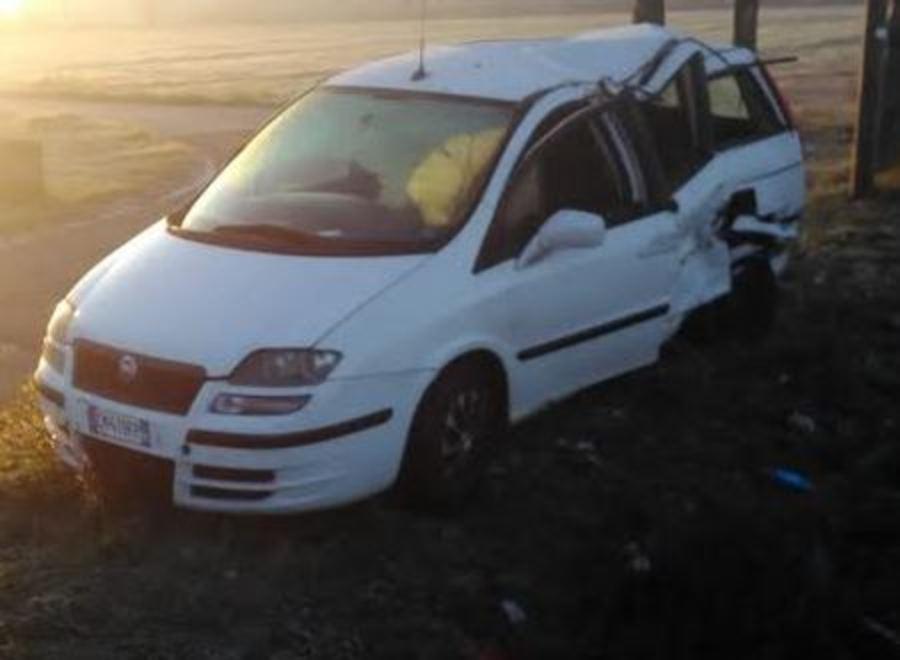 Scontro fra due auto entrambi i conducenti finiscono all’ospedale