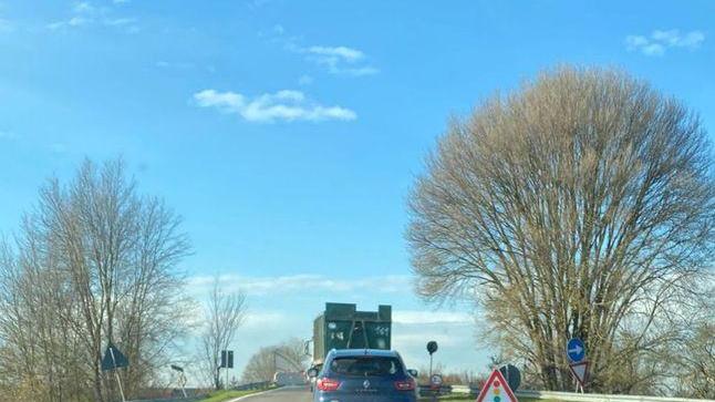 Il caso ponte tiene banco Dai mezzi pesanti che aggirano il divieto al ritardo nell’intervento