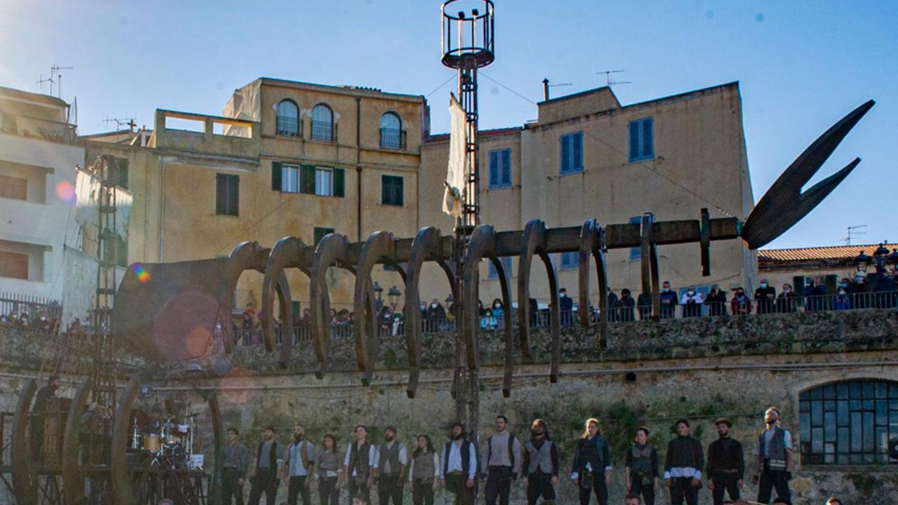 Il capitano Achab e la balena bianca, anime alla deriva