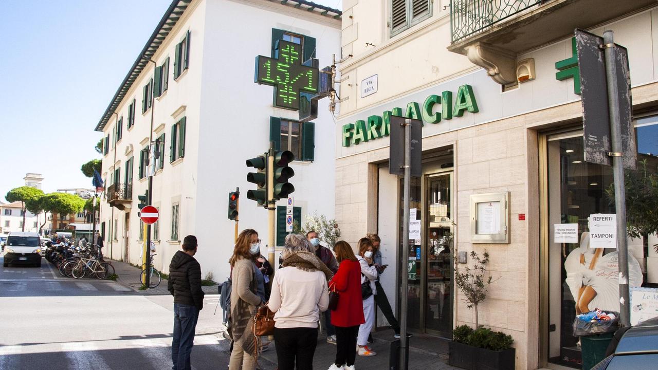 Boom di tamponi (pure fra vaccinati) per cene e pranzi di Natale più sicuri