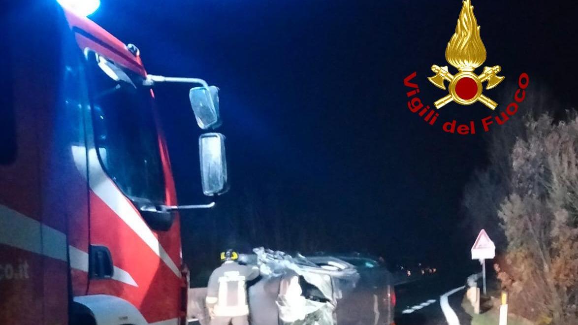 Massarosa, si ribalta con l'auto sulla via Sarzanese: "Non voglio andare in pronto soccorso"