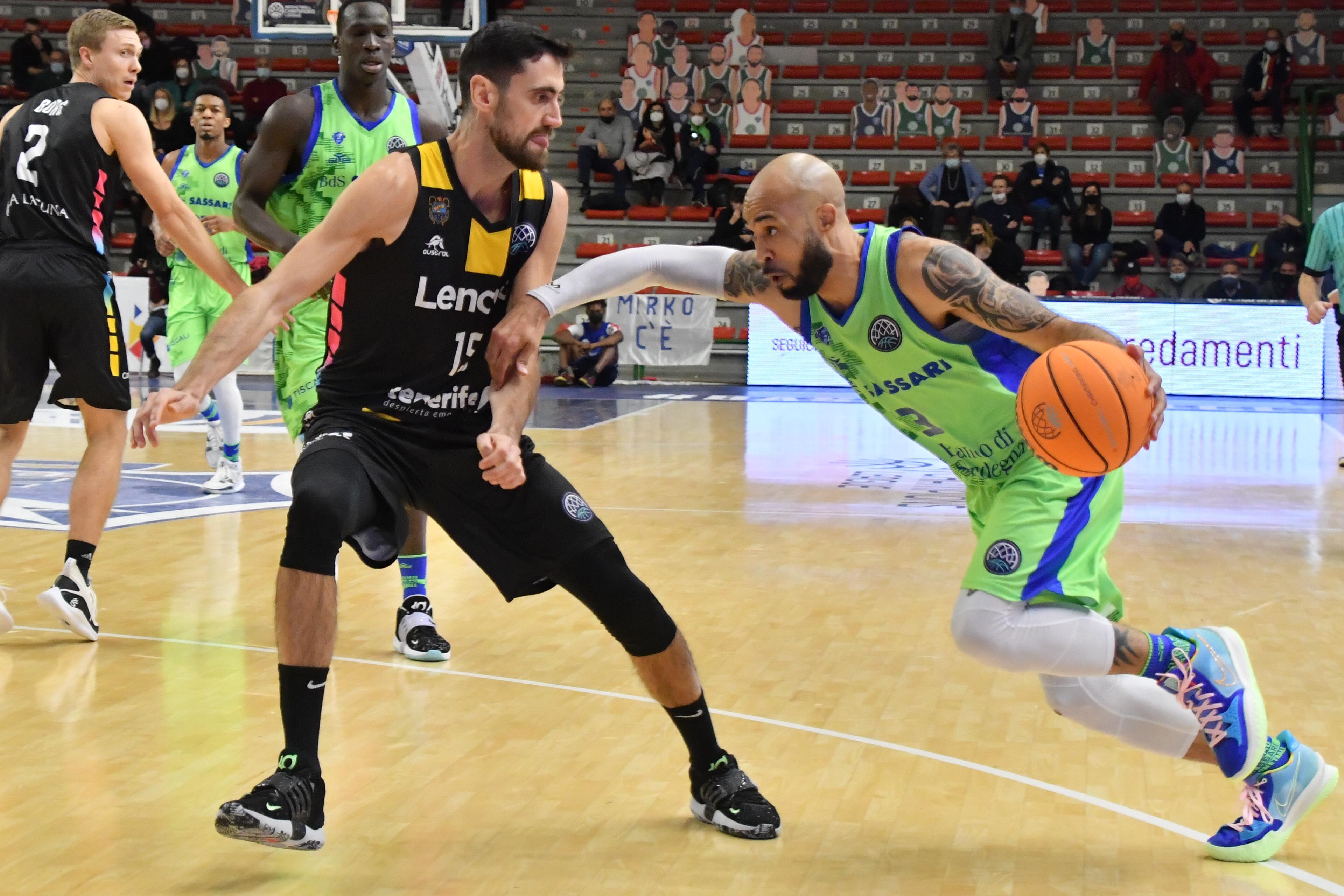 Basket, dopo l'addio alla Champions la Dinamo punta sul campionato