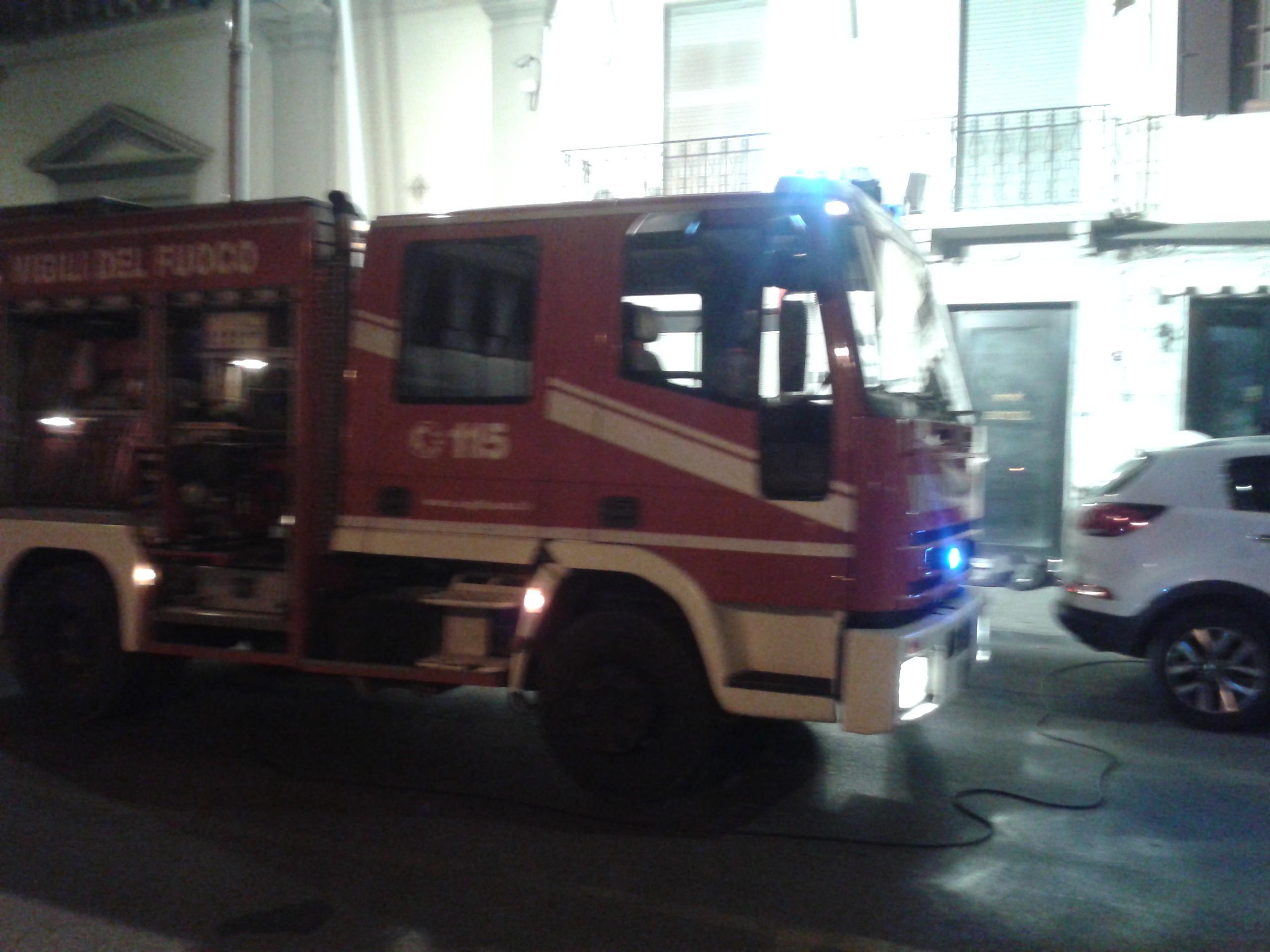 Viareggio, incendio in una casa in via Quartiere Toscana: a fuoco la cameretta 
