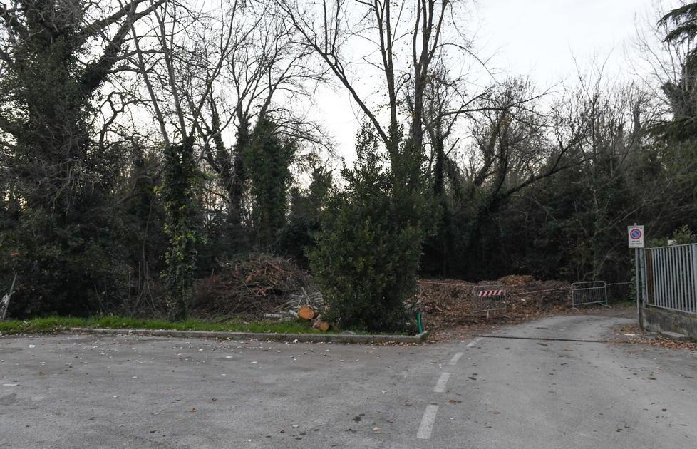 L’area dove sorgerà il nuovo palazzetto dello sport da 800 posti
