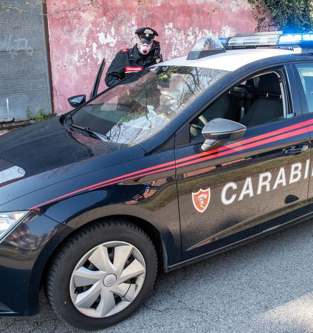 Si fingevano carabinieri per rubare agli anziani: arrestati due fratelli