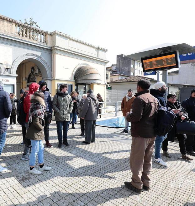 Empoli-Siena, cambi di orario contro i ritardi dei treni