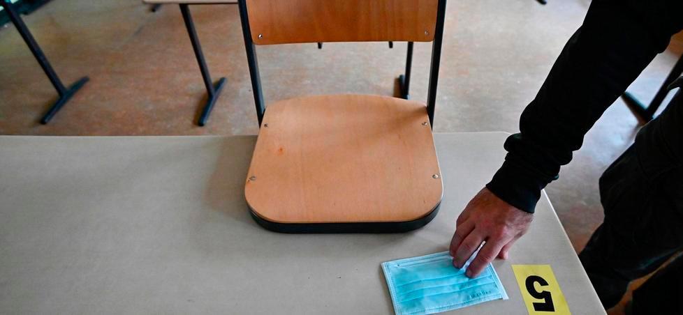 «Non esiste una ragione perché non siano in aula» 