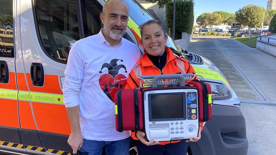 Un defibrillatore per l’associazione “Cuore Matto”