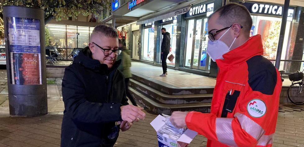 L’obbligo di mascherine non frena lo shopping 