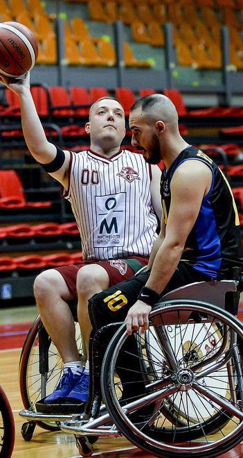 La festa del basket in carrozzina Tanta gente e spettacolo alla Bastia