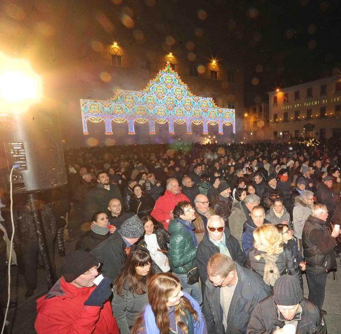 In bilico l’ultimo dell’anno in piazza Duomo Annullata la Befana dei vigili del fuoco 