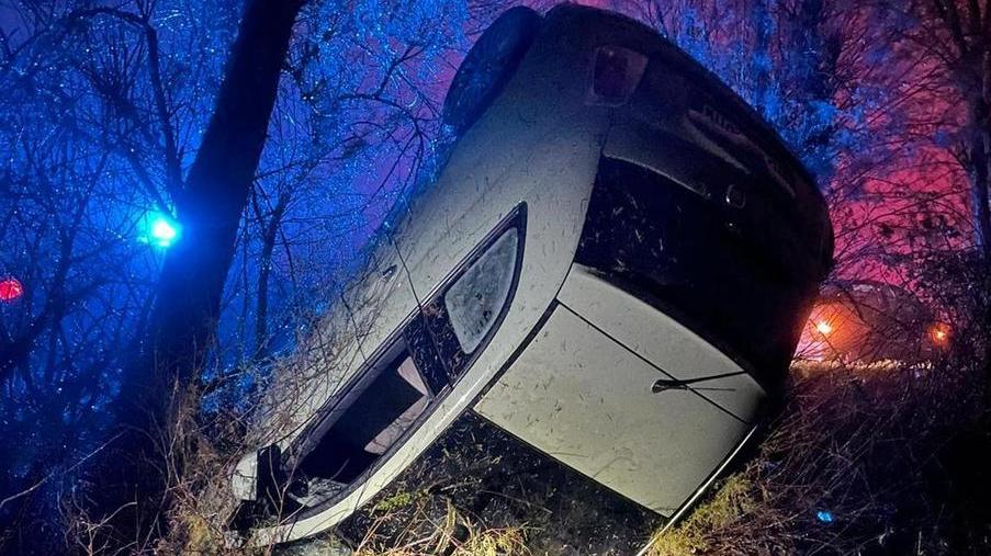 Esce di strada con l’auto Ferita una 21enne soccorsa dai carabinieri