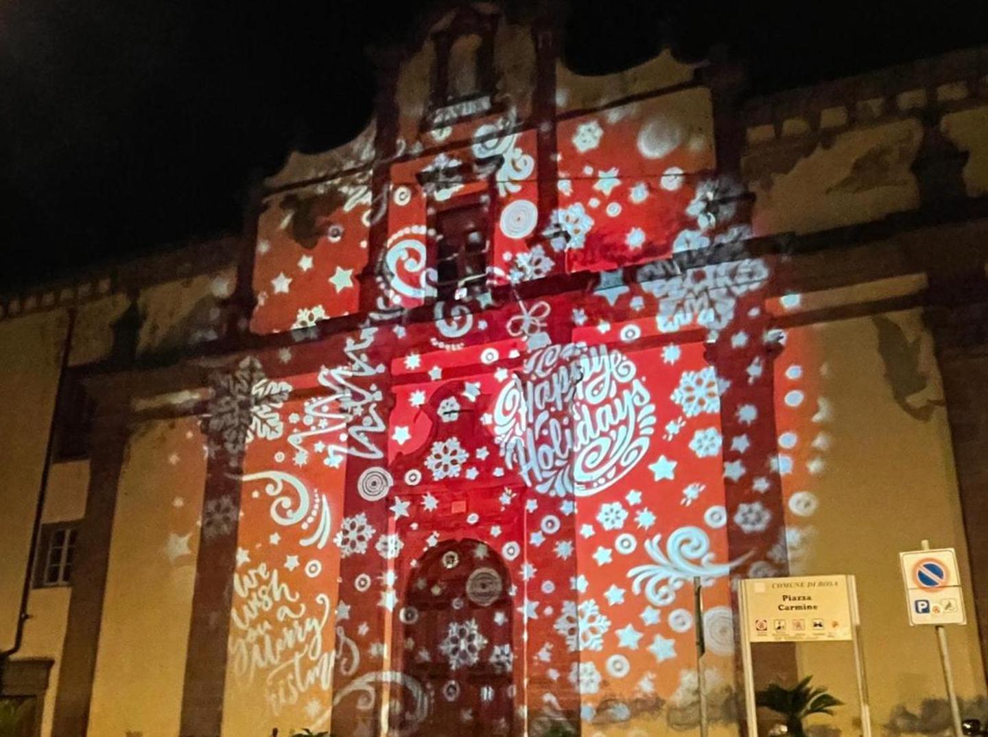 A Bosa luminarie al centro delle polemiche 