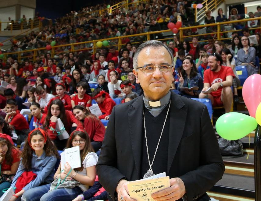 Natale 2021. Il vescovo di Modena e Carpi e i giovani: «Vittime della pandemia Impariamo ad ascoltarli» 